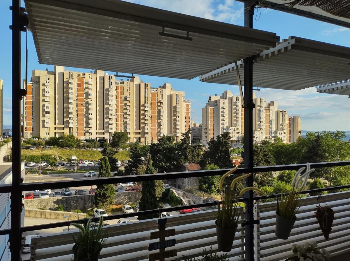 Apartment Sunny Day Split