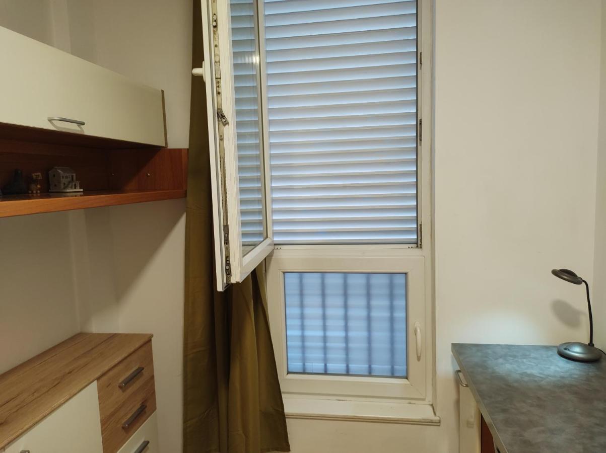 Apartment Sunny Day Split