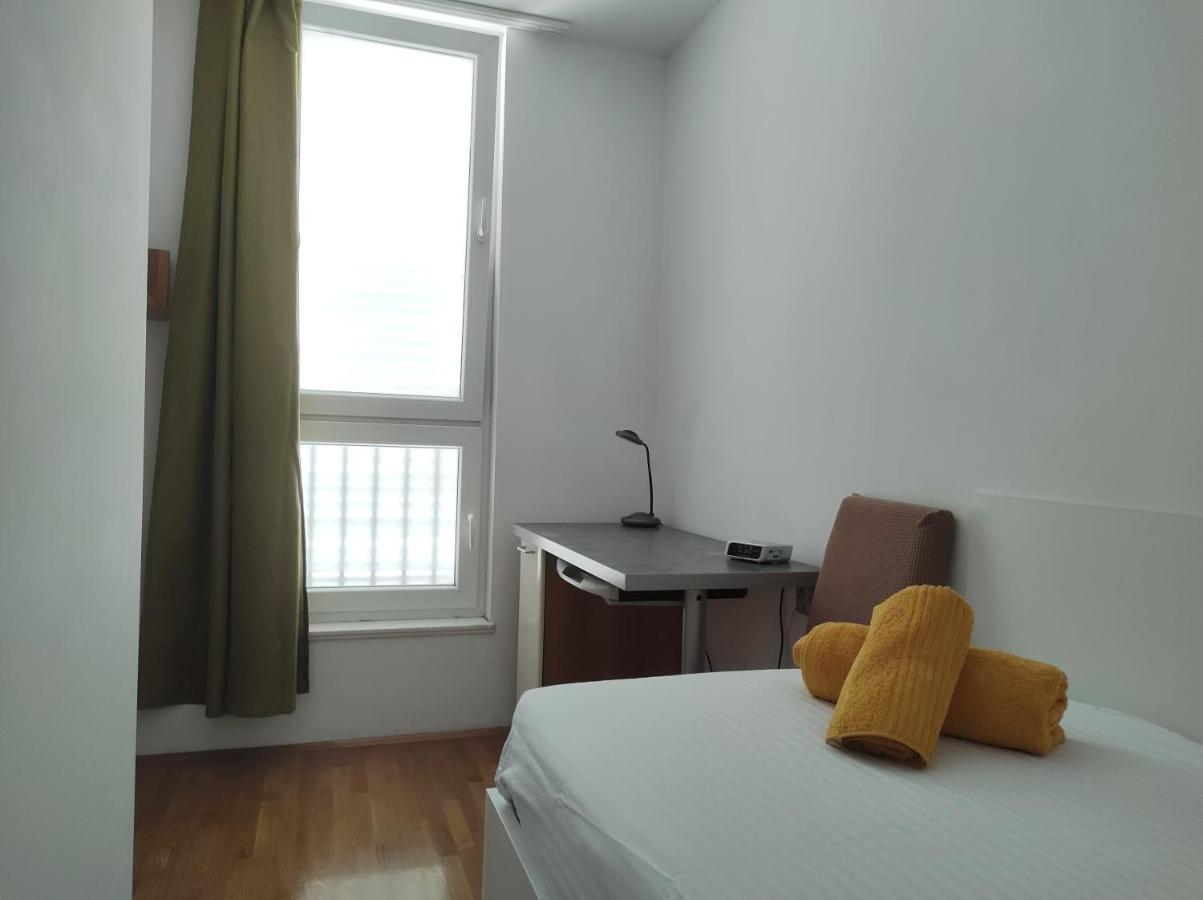 Apartment Sunny Day Split