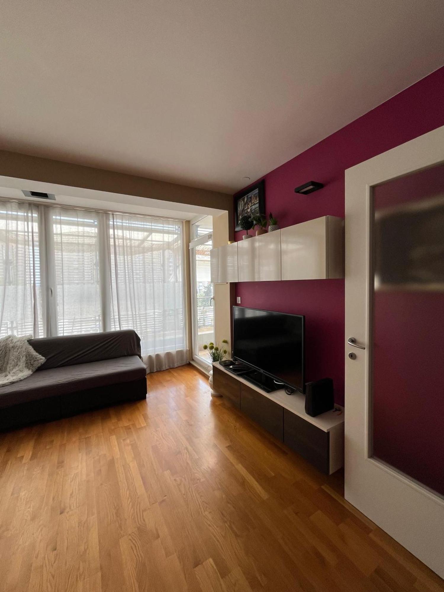 Apartment Sunny Day Split