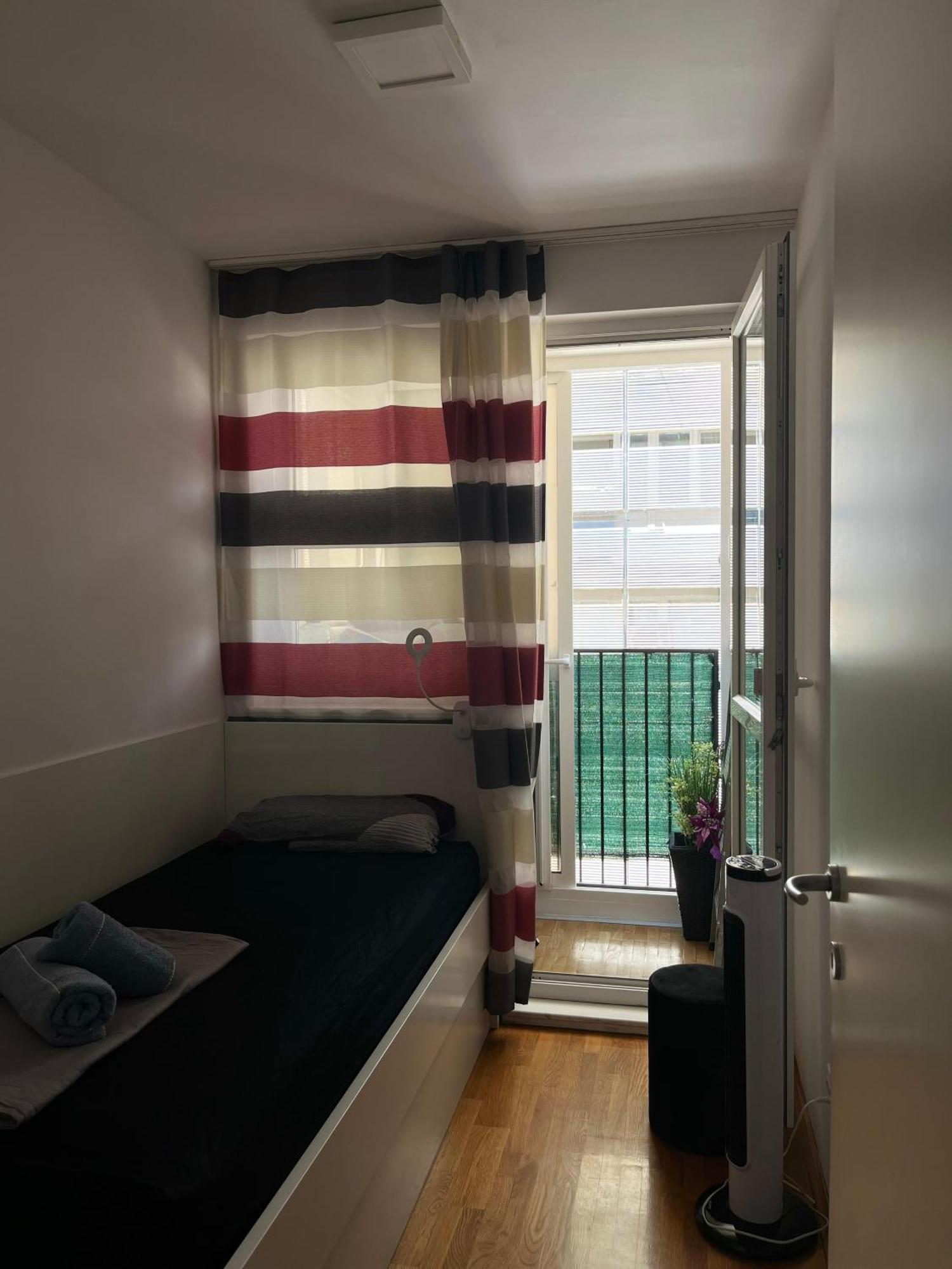 Apartment Sunny Day Split